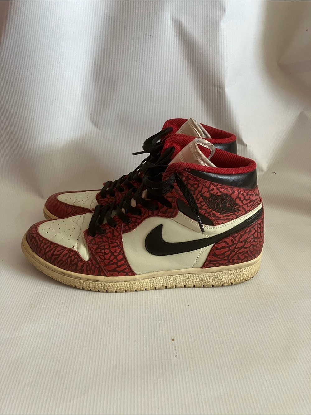 AIR JORDAN 1 ELEPHANT SIZE 11 RED/WHITE 2016 CHICAGO CUSTOM
